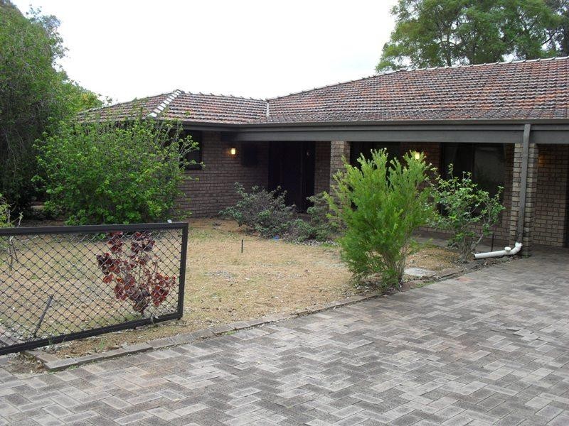 4 Boonooloo Court, Kalamunda WA 6076