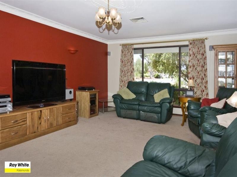 10 Ind Street, Lesmurdie WA 6076