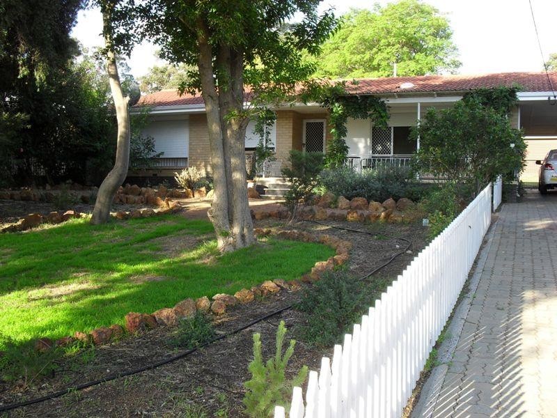 31 Gloucester Road, Kalamunda WA 6076