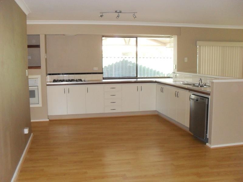 8 Tourmaline Gardens, Forrestfield WA 6058