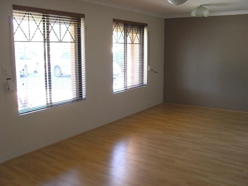 8 Tourmaline Gardens, Forrestfield WA 6058