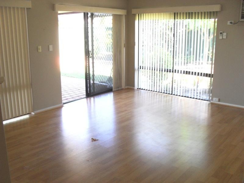 8 Tourmaline Gardens, Forrestfield WA 6058