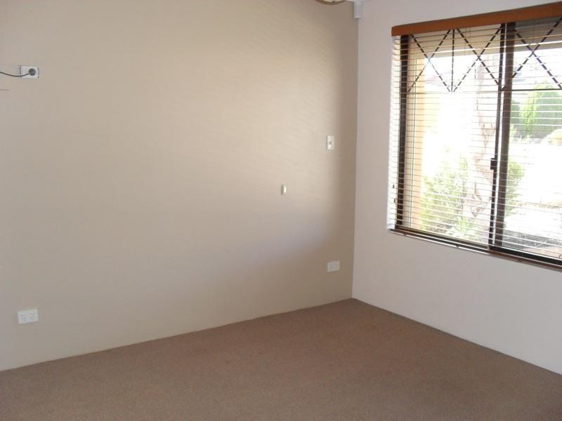 8 Tourmaline Gardens, Forrestfield WA 6058