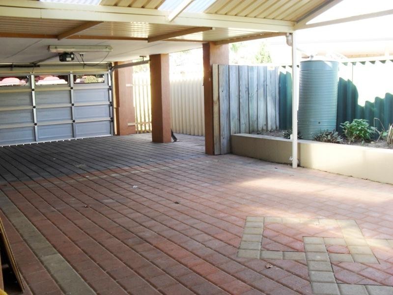 8 Tourmaline Gardens, Forrestfield WA 6058