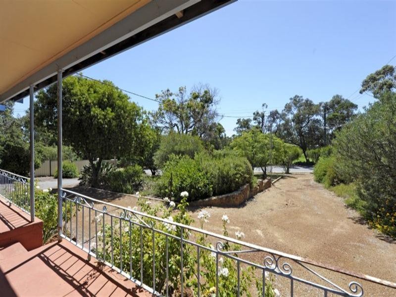 37 Cotherstone Road, Kalamunda WA 6076