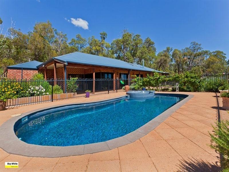 44 Carmel Road, Carmel WA 6076