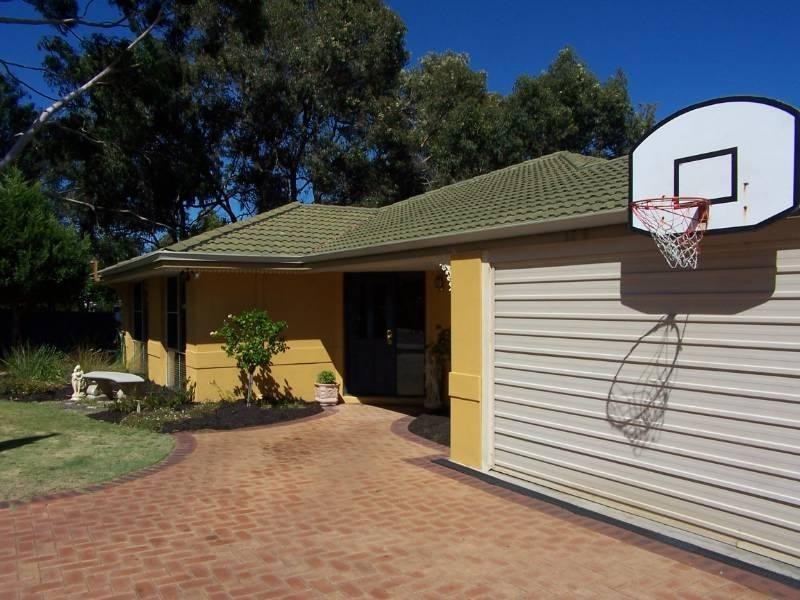 15 Burns Road, Kalamunda WA 6076