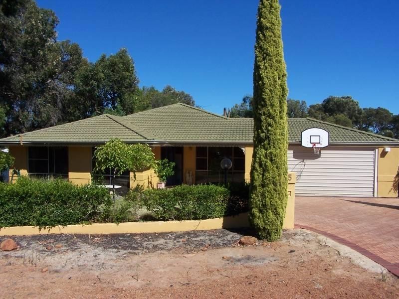 15 Burns Road, Kalamunda WA 6076