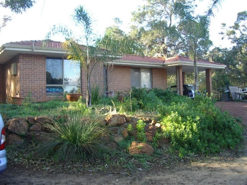 325 Lesmurdie Road, Lesmurdie WA 6076
