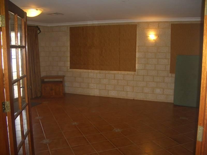 14 Vinca Way, Forrestfield WA 6058