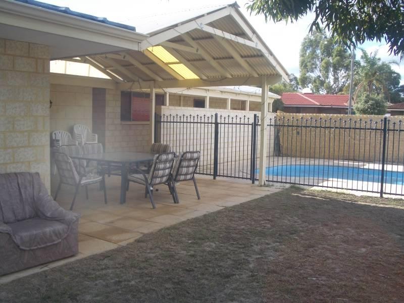 14 Vinca Way, Forrestfield WA 6058