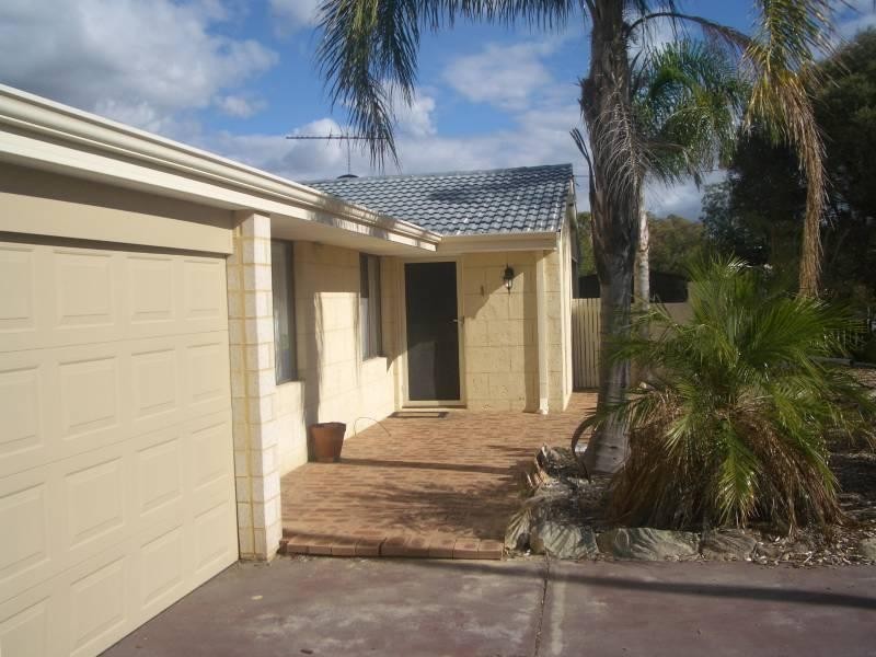 14 Vinca Way, Forrestfield WA 6058