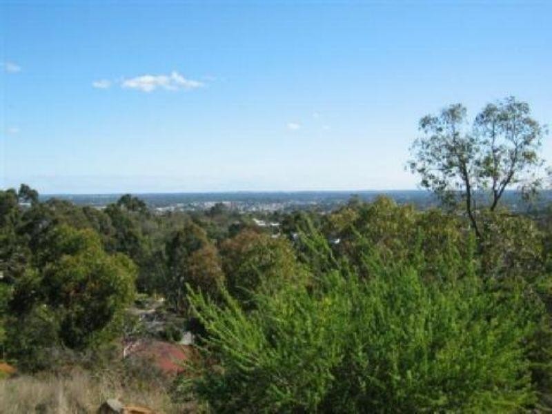 16 Linthorn Crescent, Greenmount WA 6056