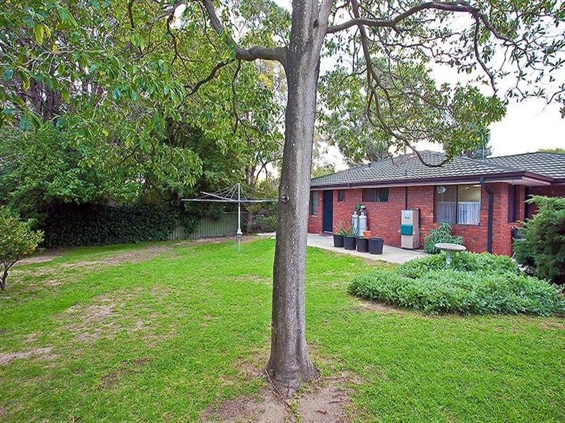 11 Glyde Road, Lesmurdie WA 6076