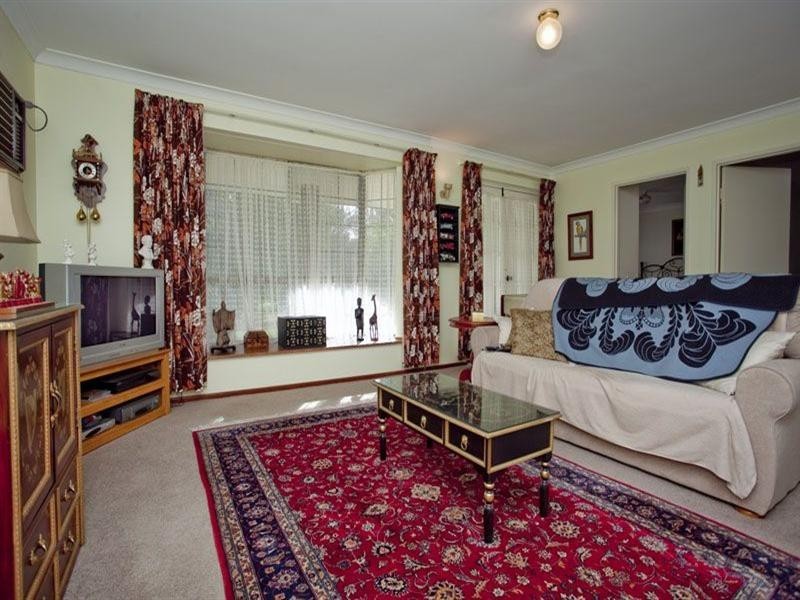 11 Glyde Road, Lesmurdie WA 6076