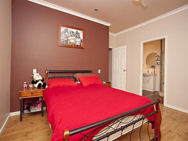 33 Urch Road, Kalamunda WA 6076