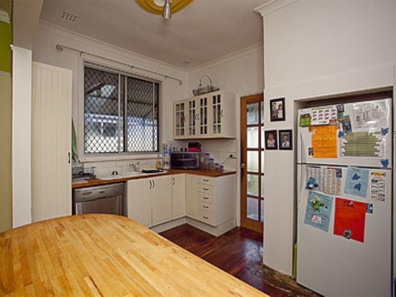 33 Urch Road, Kalamunda WA 6076