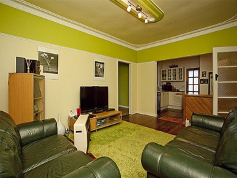 33 Urch Road, Kalamunda WA 6076