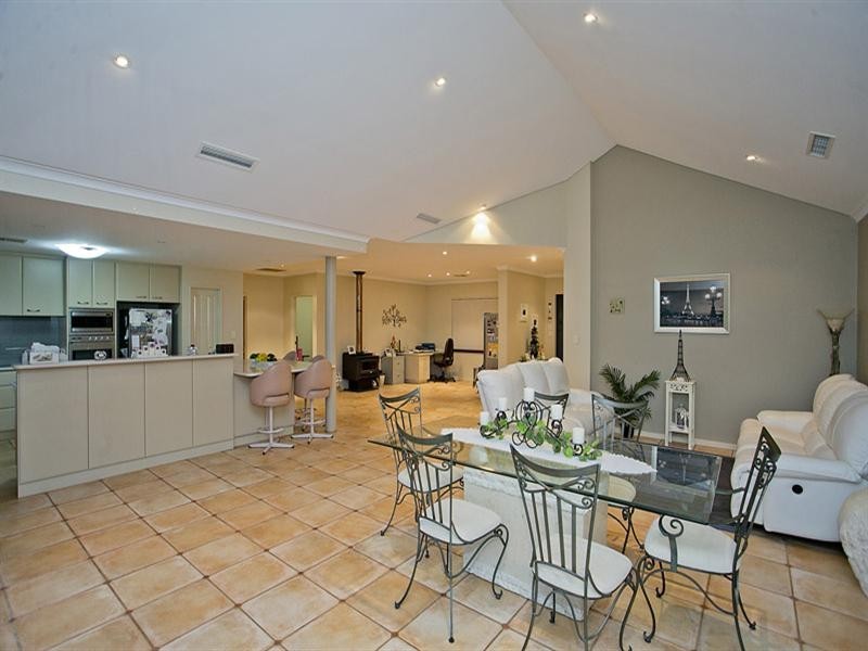 31 Glenisla Road, Bickley WA 6076