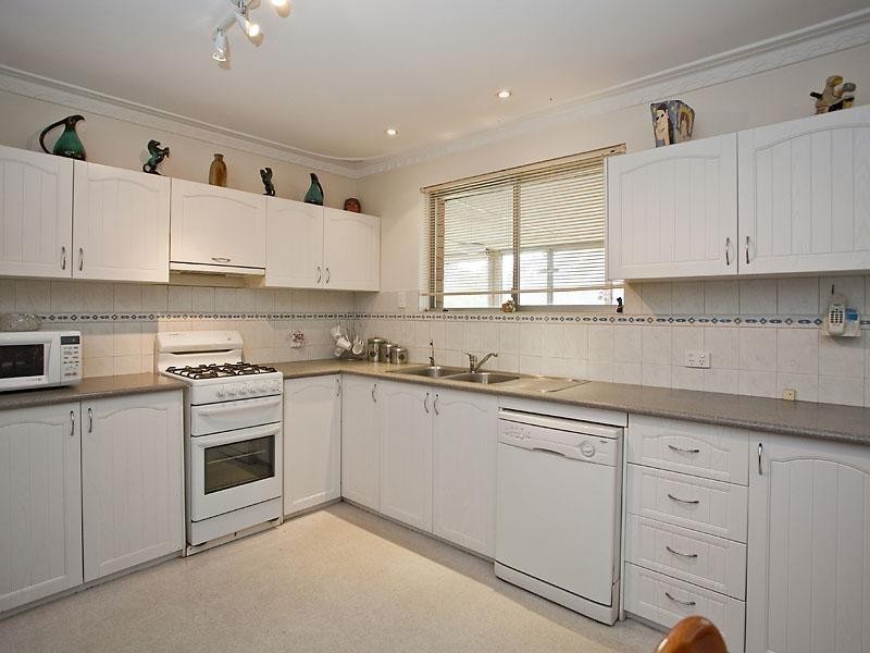 31 Berkshire Road, Forrestfield WA 6058