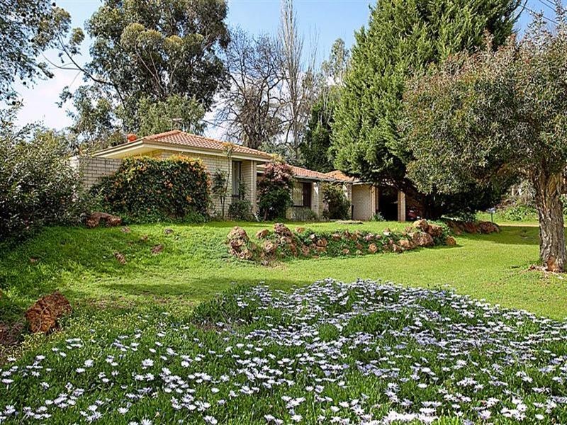 6 Nangkita Road, Kalamunda WA 6076