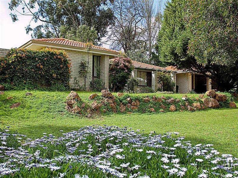 6 Nangkita Road, Kalamunda WA 6076