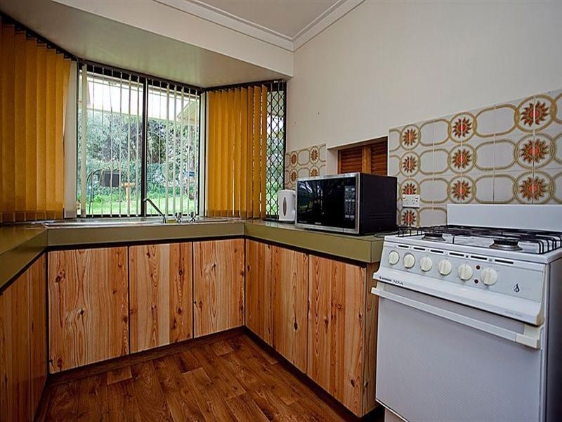 6 Nangkita Road, Kalamunda WA 6076