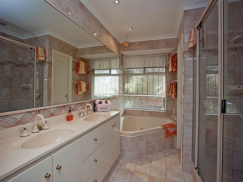 23 Cagney Way, Lesmurdie WA 6076