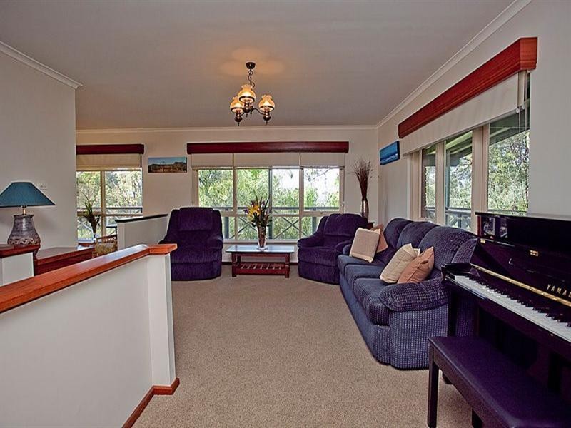 10 Valley Road, Kalamunda WA 6076