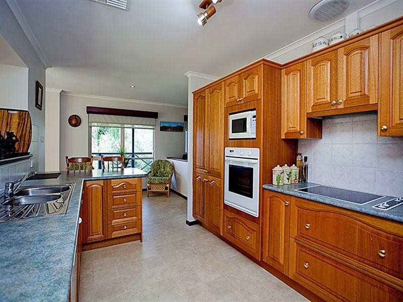 10 Valley Road, Kalamunda WA 6076