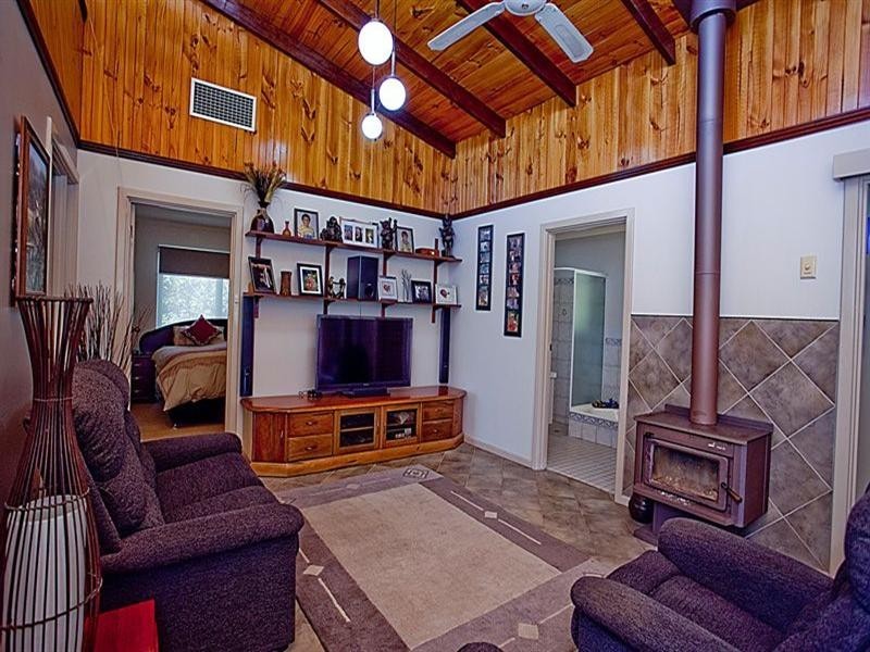 10 Valley Road, Kalamunda WA 6076