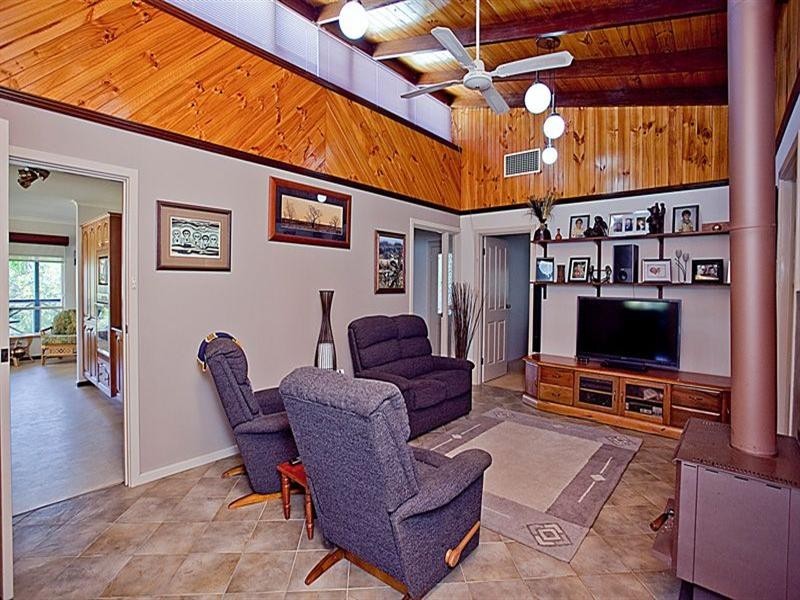 10 Valley Road, Kalamunda WA 6076