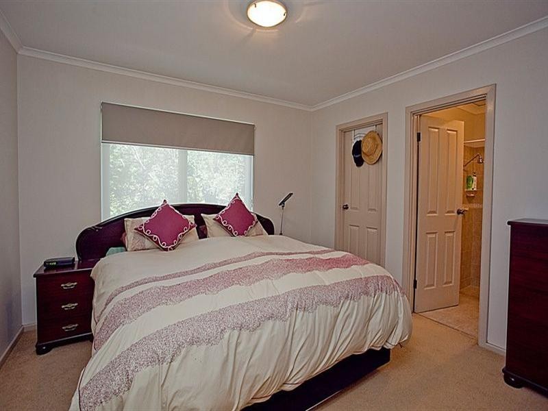 10 Valley Road, Kalamunda WA 6076