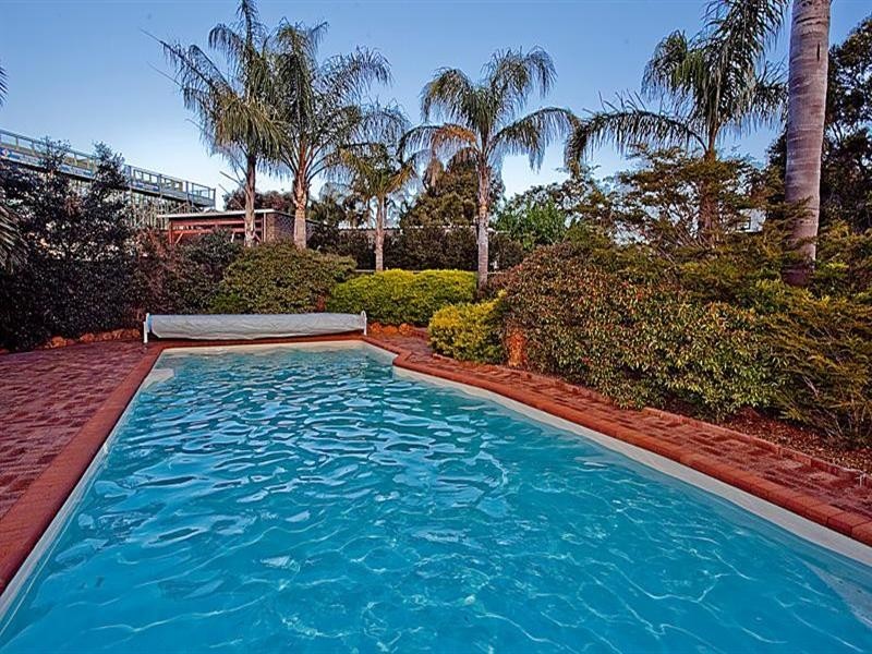 260 Grove Road, Lesmurdie WA 6076