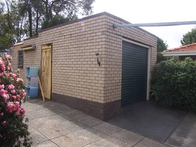 12 Blamire Road, Kalamunda WA 6076