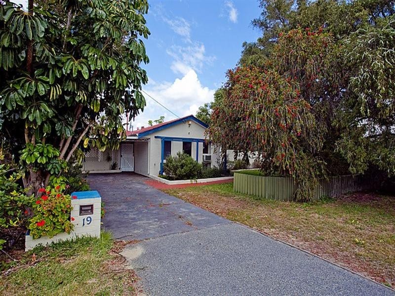 19 Dorchester Road, Forrestfield WA 6058