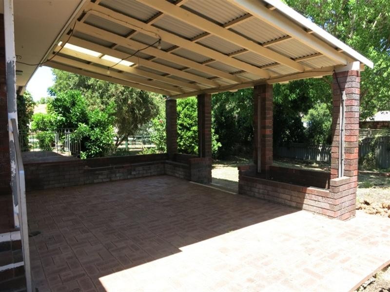 6 Brooks Street, Kalamunda WA 6076