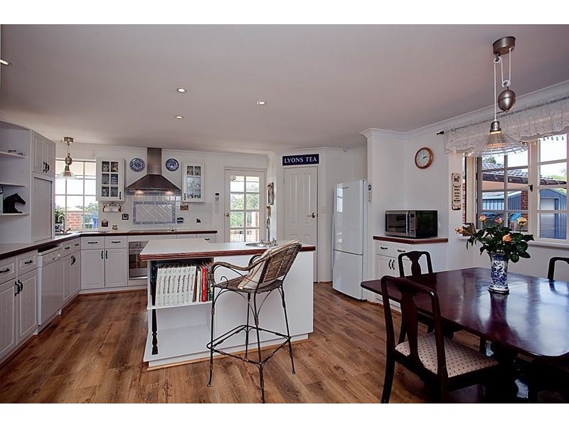 107 Mundaring Weir Road, Kalamunda WA 6076