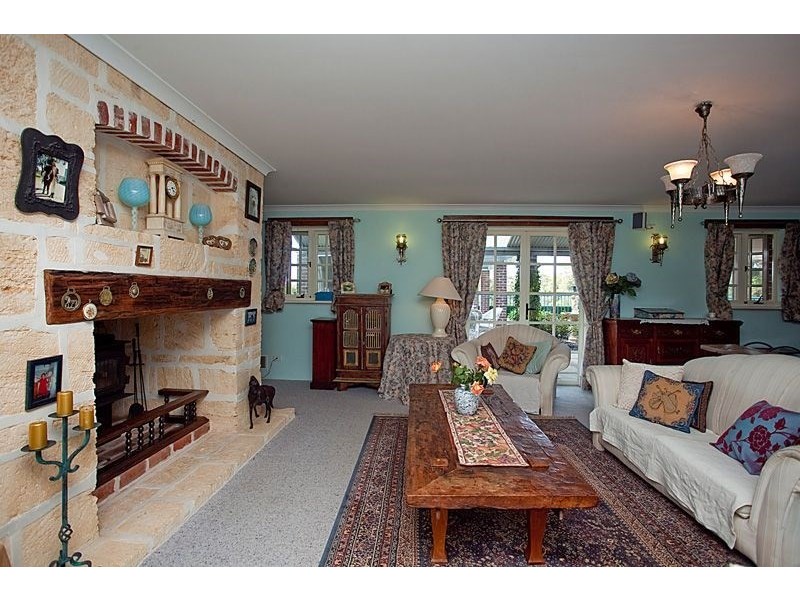 107 Mundaring Weir Road, Kalamunda WA 6076