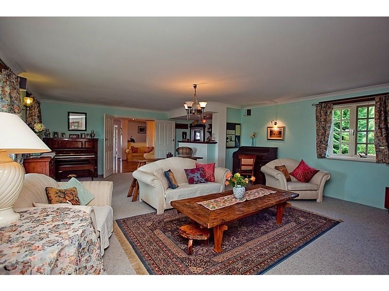 107 Mundaring Weir Road, Kalamunda WA 6076