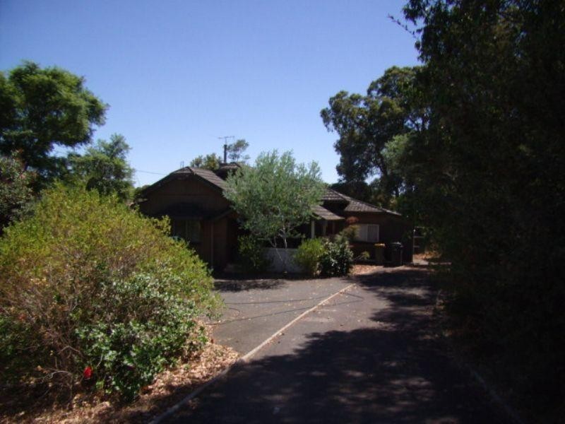 18 Heath Road, Kalamunda WA 6076