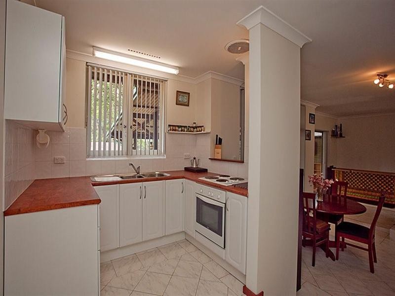 10 Crayden Road, Kalamunda WA 6076