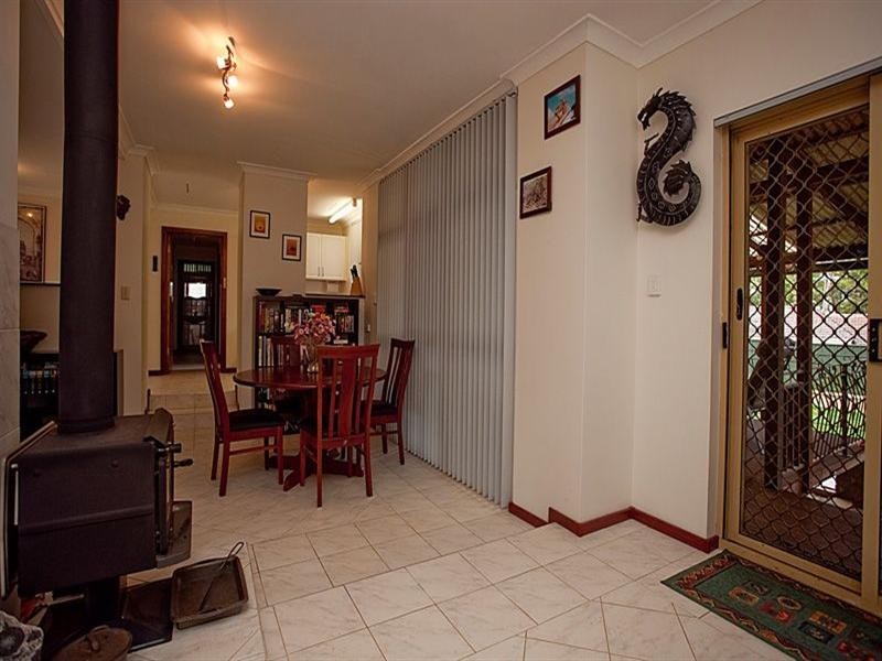 10 Crayden Road, Kalamunda WA 6076