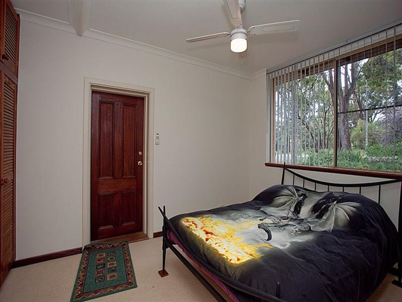 10 Crayden Road, Kalamunda WA 6076