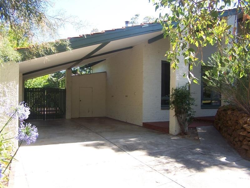 11 Burrinjuck Road, Gooseberry Hill WA 6076