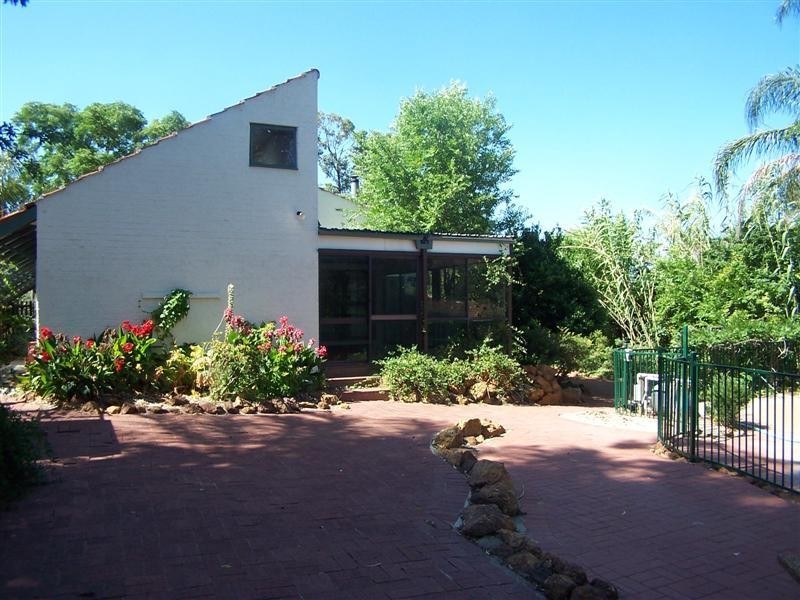 11 Burrinjuck Road, Gooseberry Hill WA 6076