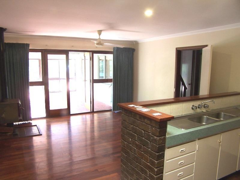 11 Burrinjuck Road, Gooseberry Hill WA 6076