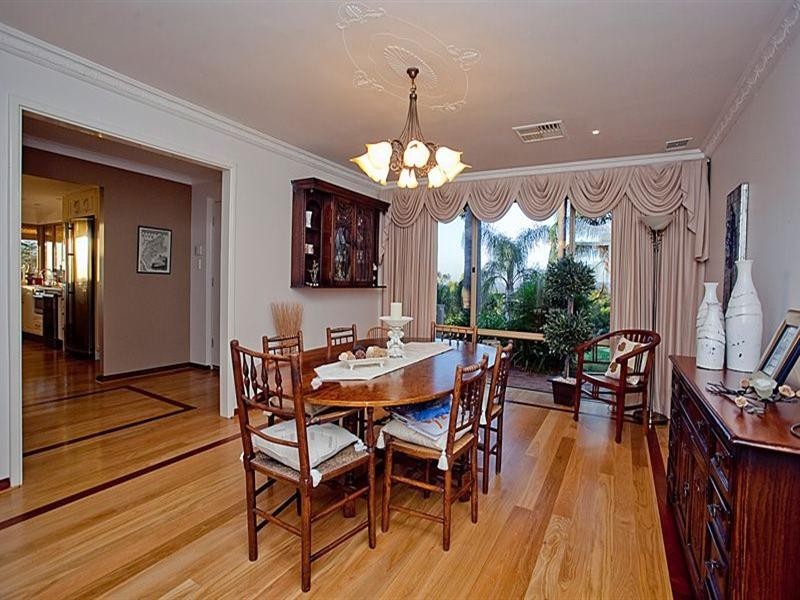 9 Simeon Close, Kalamunda WA 6076