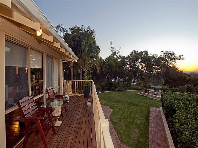 9 Simeon Close, Kalamunda WA 6076