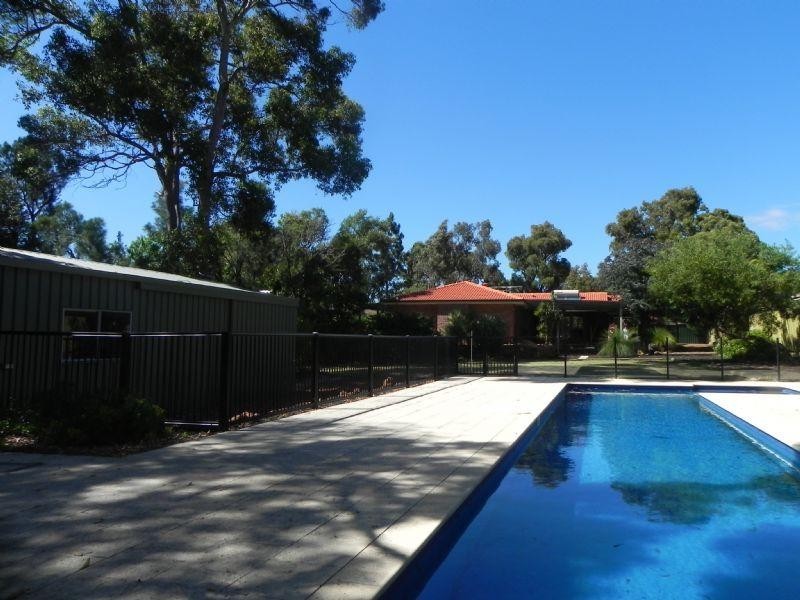 21 Landers Road, Lesmurdie WA 6076